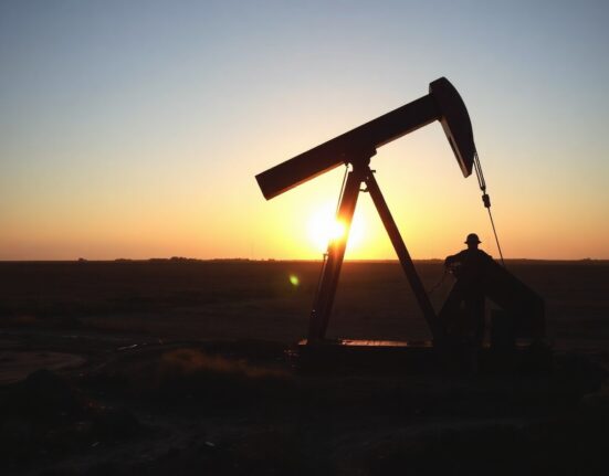 WTI crude oil price dip amid large US inventory build and Hormuz supply fears